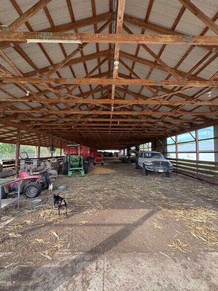 More Photos Of 901 Carpenter Rd, Albany Specialty For Sale