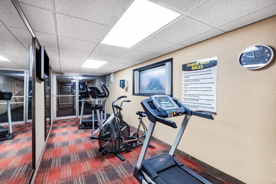 More Photos Of 1205 N 43rd St, Grand Forks Hotel For Lease
