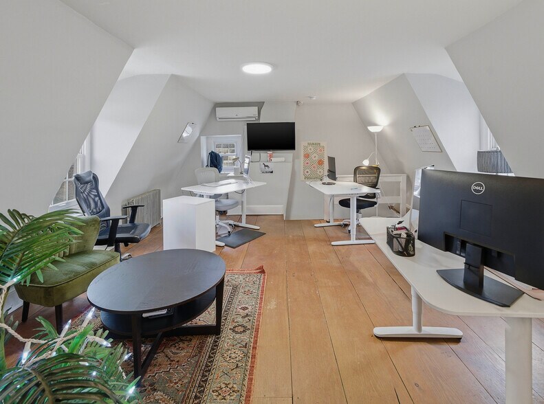 More Photos Of 676 W Germantown Pike, Plymouth Meeting Office For Lease