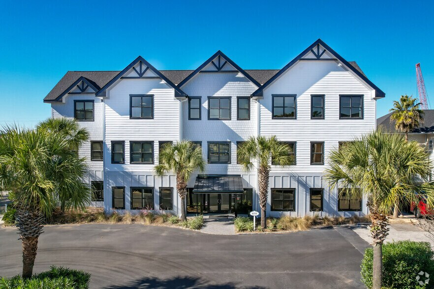 More Photos Of 670 Marina Dr, Charleston Office For Lease