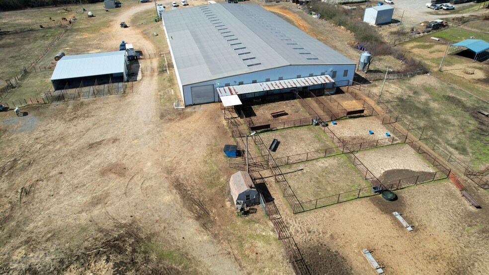 More Photos Of 99 Stacks Dr, Damascus Horse Stables For Sale