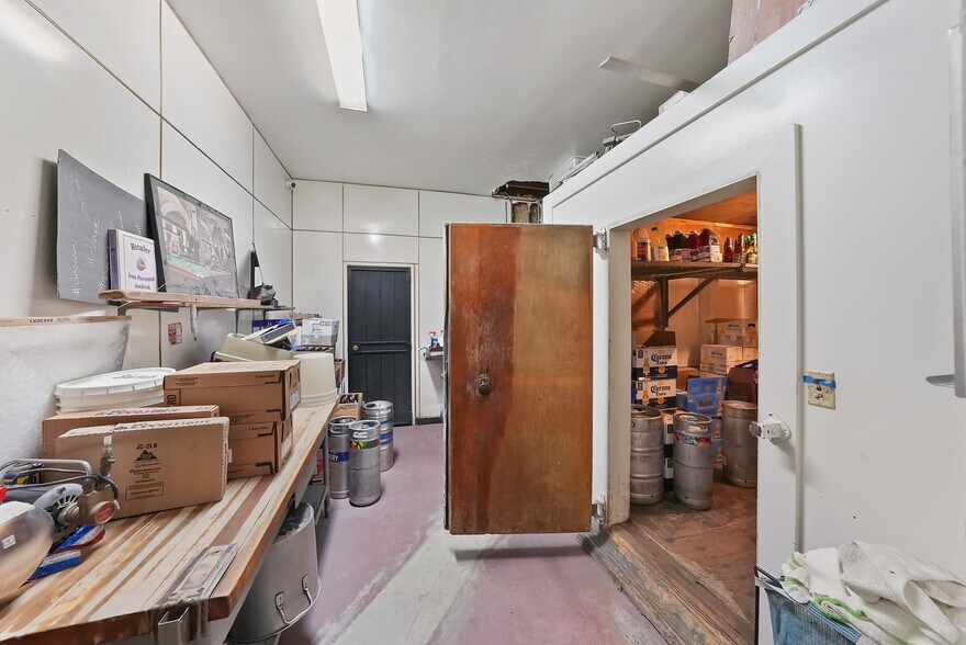 More Photos Of 44 N 19 1/2 Ave, Lemoore Restaurant For Sale