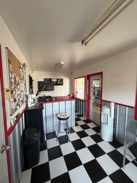 More Photos Of 627 S 32nd St, Muskogee Auto Repair For Sale