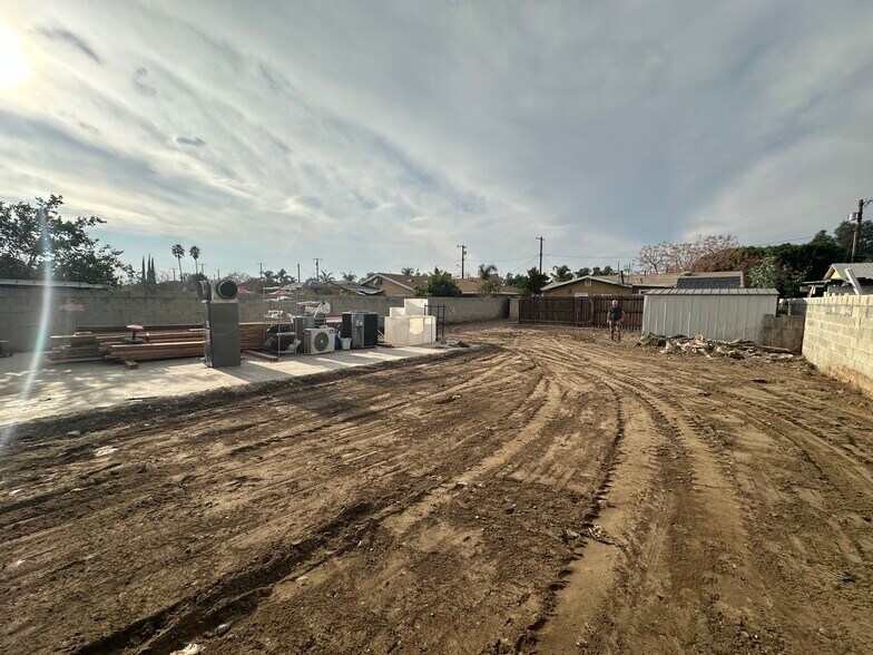 More Photos Of 12422 Bromwich St, Pacoima Land For Lease
