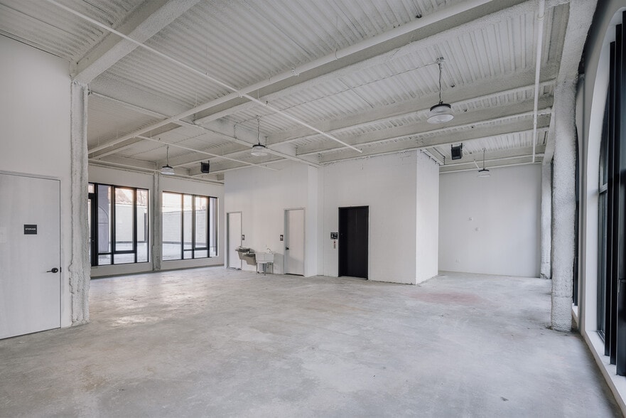 More Photos Of 57 N 9th St, Brooklyn Storefront For Sale