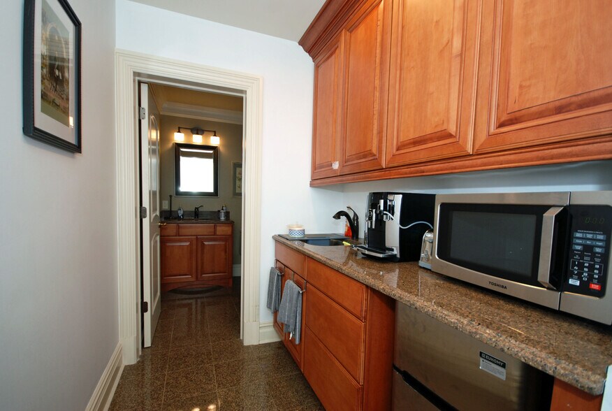 More Photos Of 21 W High St, Somerville Office For Lease