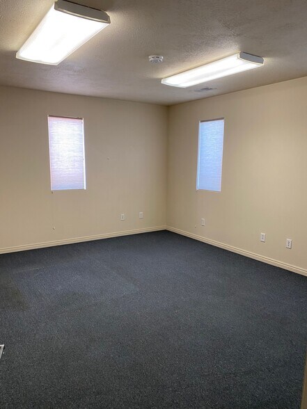 More Photos Of 1200 Avenue E, Ely Office For Sale