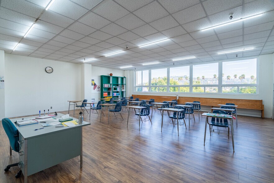 More Photos Of 2911 N San Fernando Rd, Los Angeles Schools For Lease