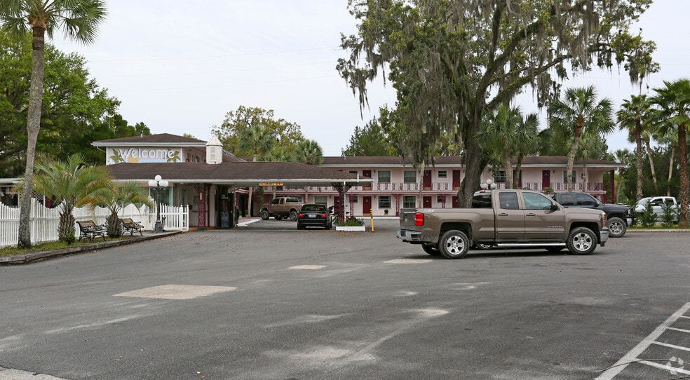 More Photos Of 16872 SE Highway 19, Cross City Hotel For Sale