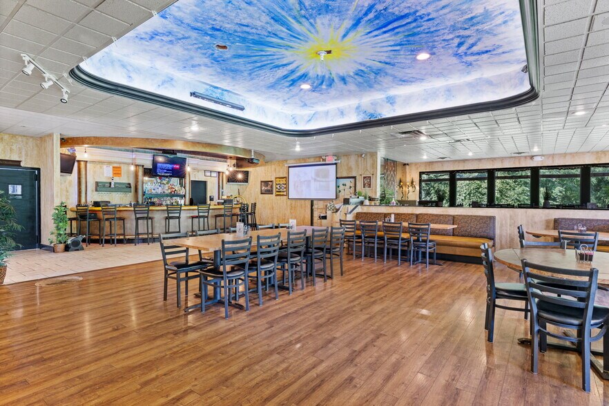 More Photos Of 2001 E Washington St, New Castle Restaurant For Sale