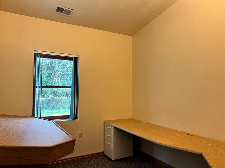 More Photos Of 3614-3616 Lake St, Kalamazoo Warehouse For Lease