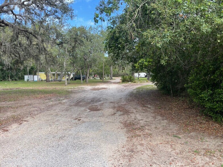 More Photos Of 12409 Choctaw Trl, Hudson Manufactured Housing Mobile Home Park For Sale