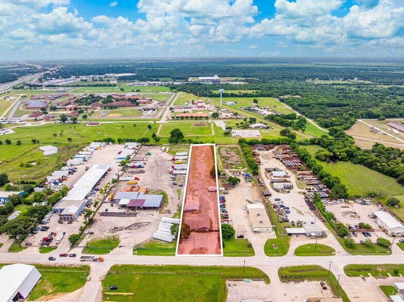 More Photos Of 401 W Simonds Rd, Seagoville Office For Sale