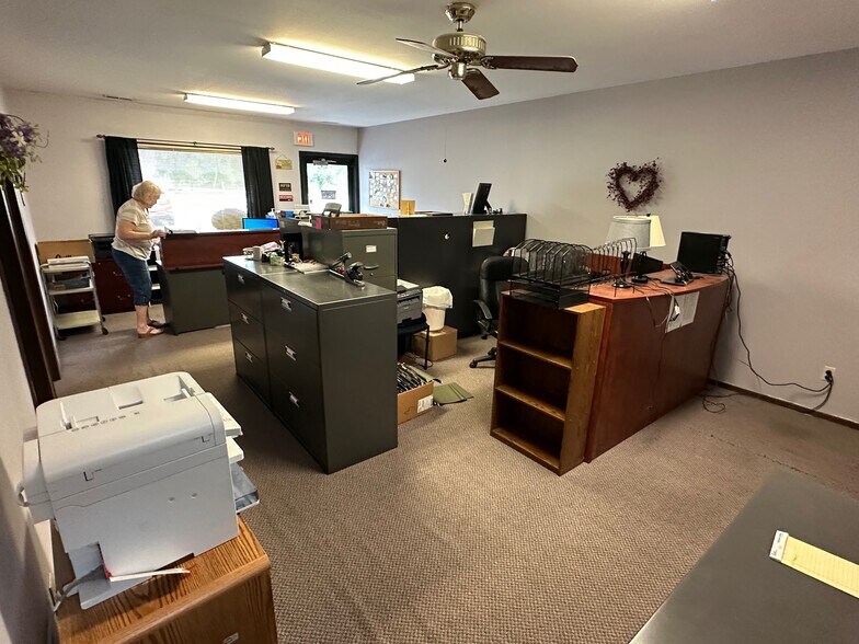 More Photos Of 1000-1050 E Commercial Ave, Lowell Unknown For Lease