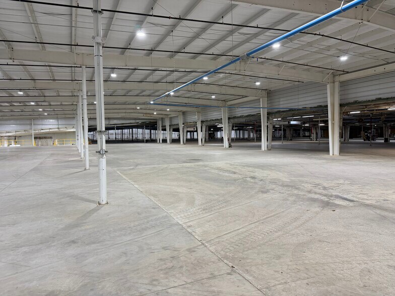 More Photos Of 7155 AL-13, Haleyville Distribution For Sale