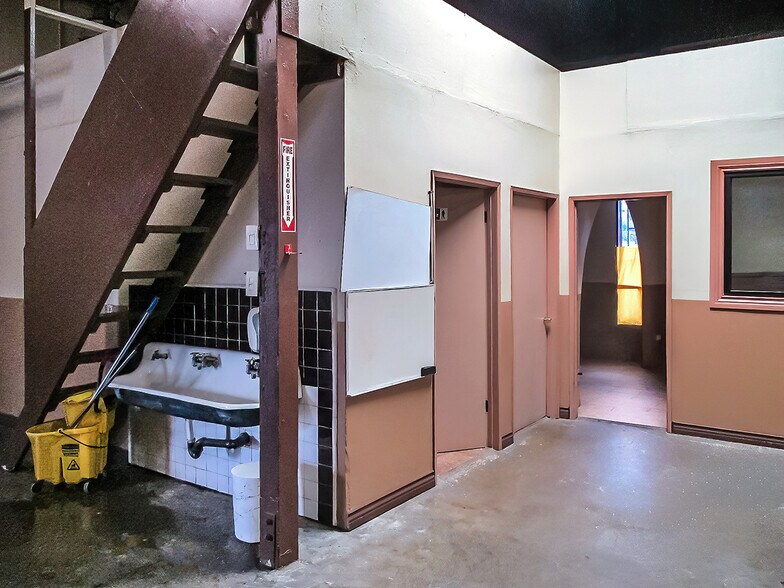 More Photos Of 12561-12563 Persing Dr, Whittier Showroom For Sale