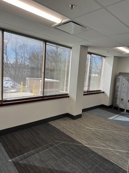 More Photos Of 200 NE Mulberry St, Lee's Summit Office For Lease