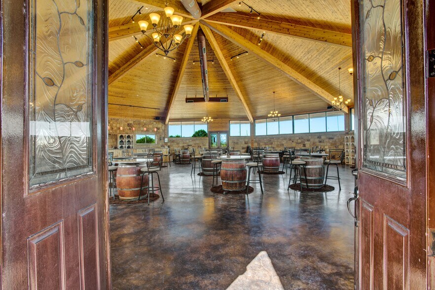 More Photos Of 10207 E Hwy 290, Fredericksburg Freestanding For Sale