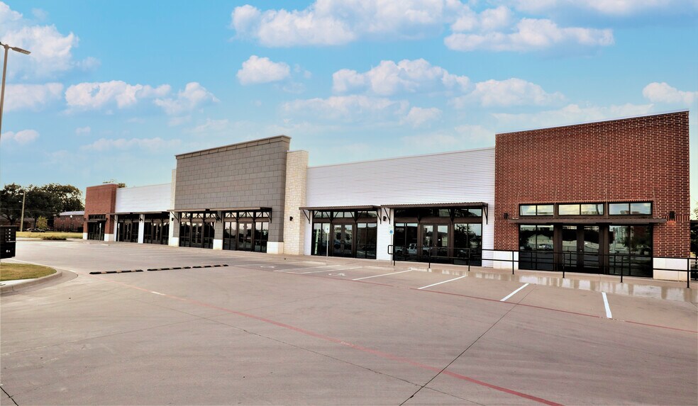 More Photos Of 921 S 9th St, Waco Unknown For Lease