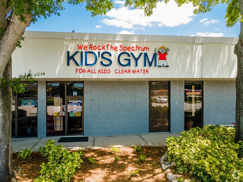 More Photos Of 12505 Starkey Rd, Largo Light Distribution For Lease