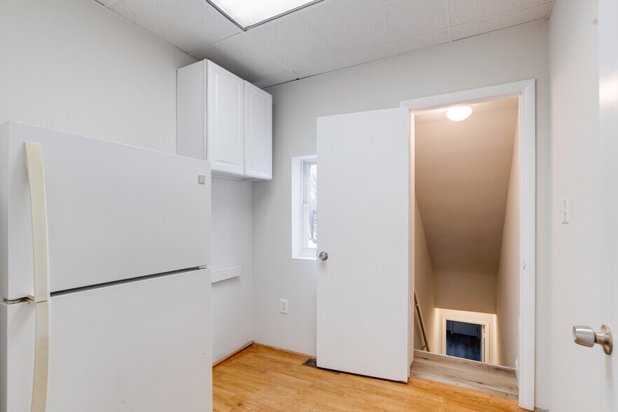 More Photos Of 6419 Harford Rd, Baltimore Office For Sale