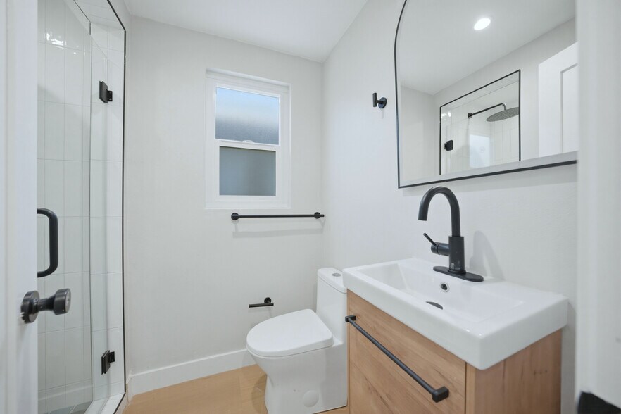 More Photos Of 5339 E Ocean Blvd, Long Beach Apartments For Sale