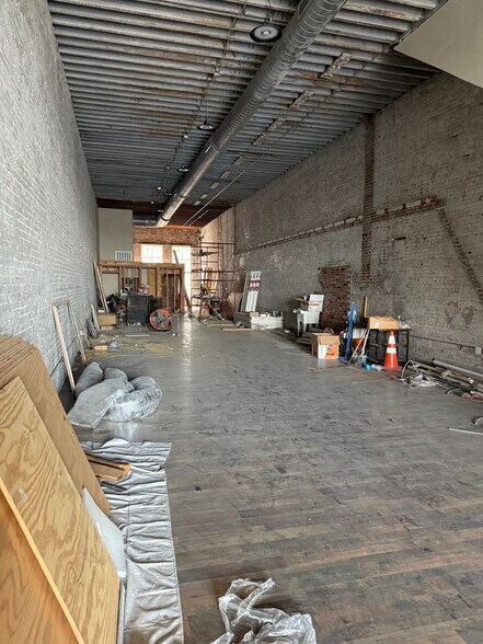 More Photos Of 62 S Front St, Memphis Storefront Retail Office For Sale
