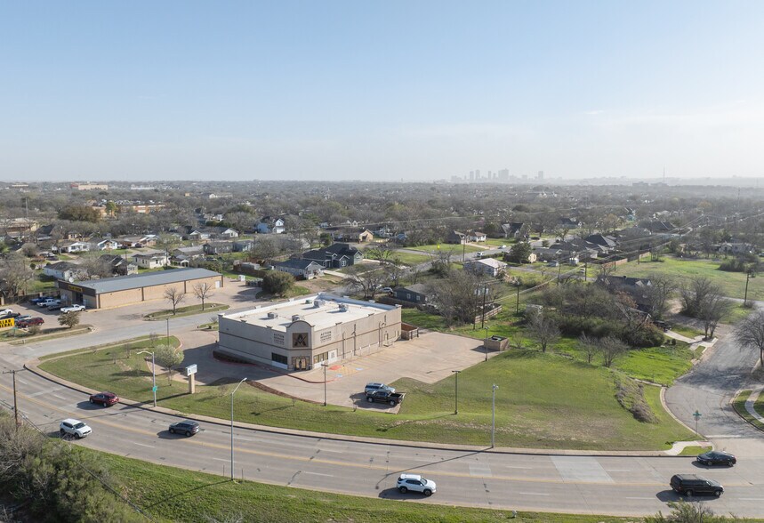 More Photos Of 4441 Bryant Irvin Rd N, Fort Worth Medical For Sale