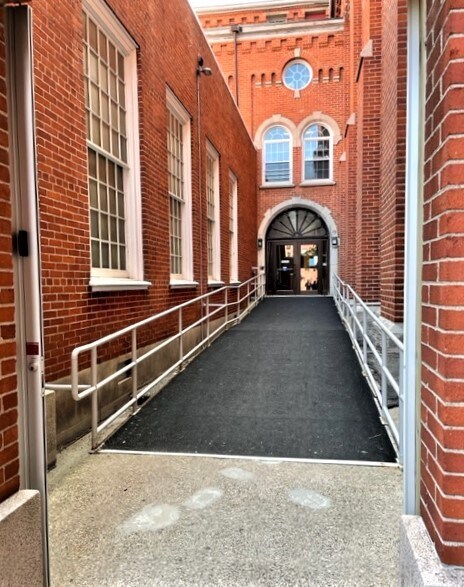 More Photos Of 121 N Fitzhugh St, Rochester Religious Facility For Lease