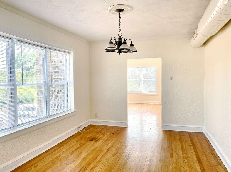 More Photos Of 5620 N Western Ave, Chicago Storefront Retail Residential For Sale