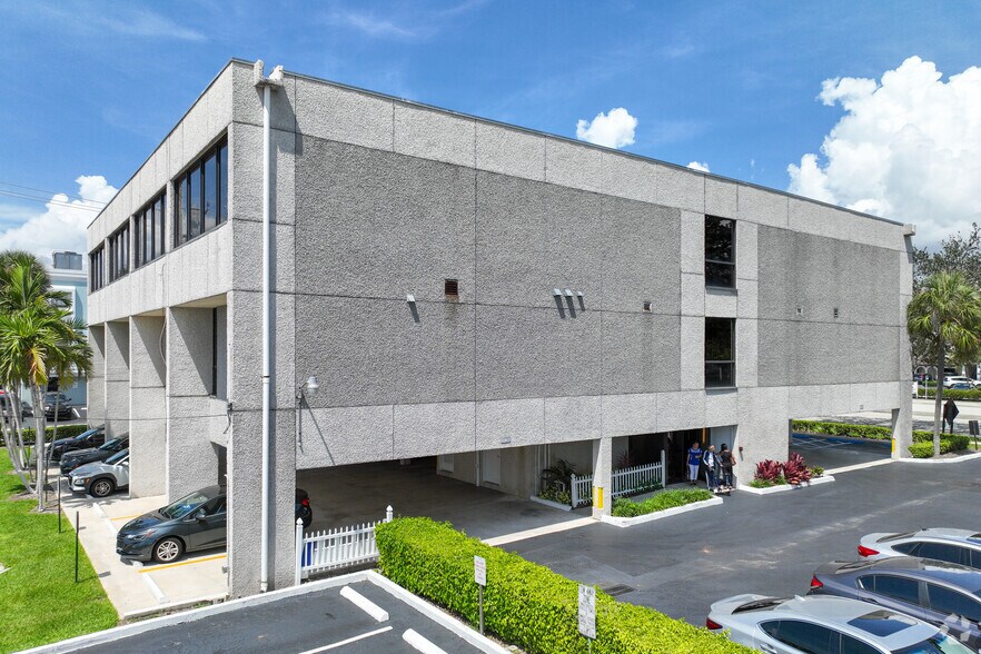 More Photos Of 4800 N Federal Hwy, Fort Lauderdale Medical For Lease