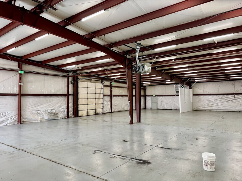 More Photos Of 5655 Parachute Cir, Colorado Springs Warehouse For Lease