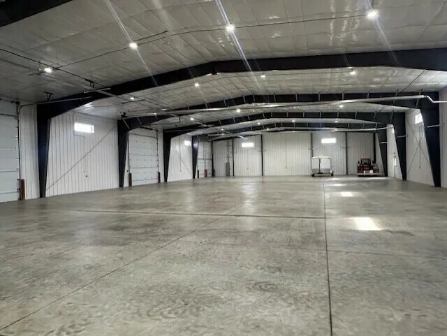 More Photos Of 1095 Ruud Trl, Hartford Industrial For Lease