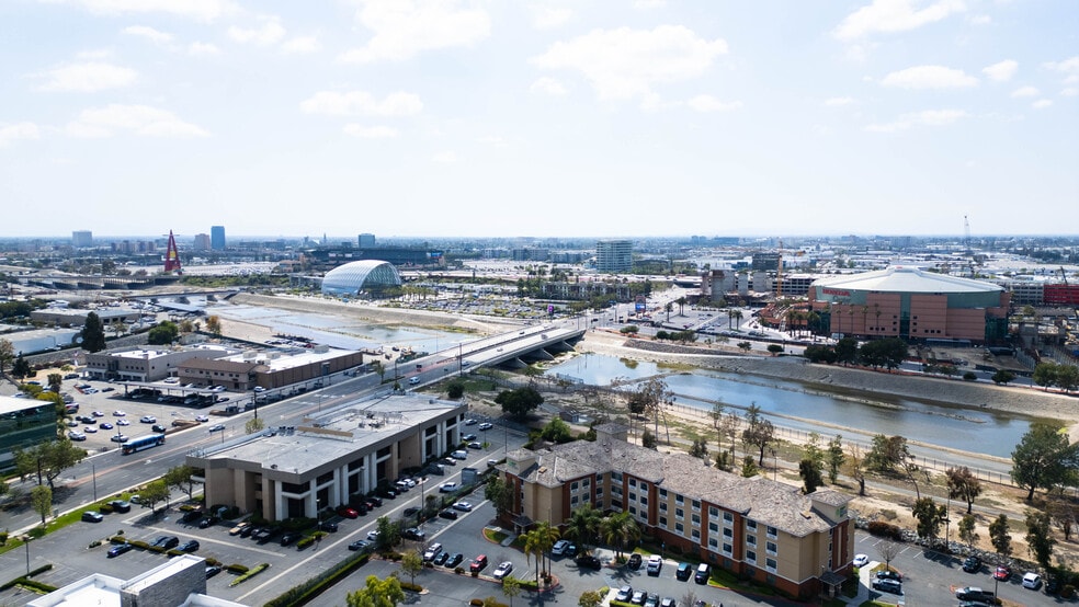 More Photos Of 1855 W Katella Ave, Orange Office Residential For Lease