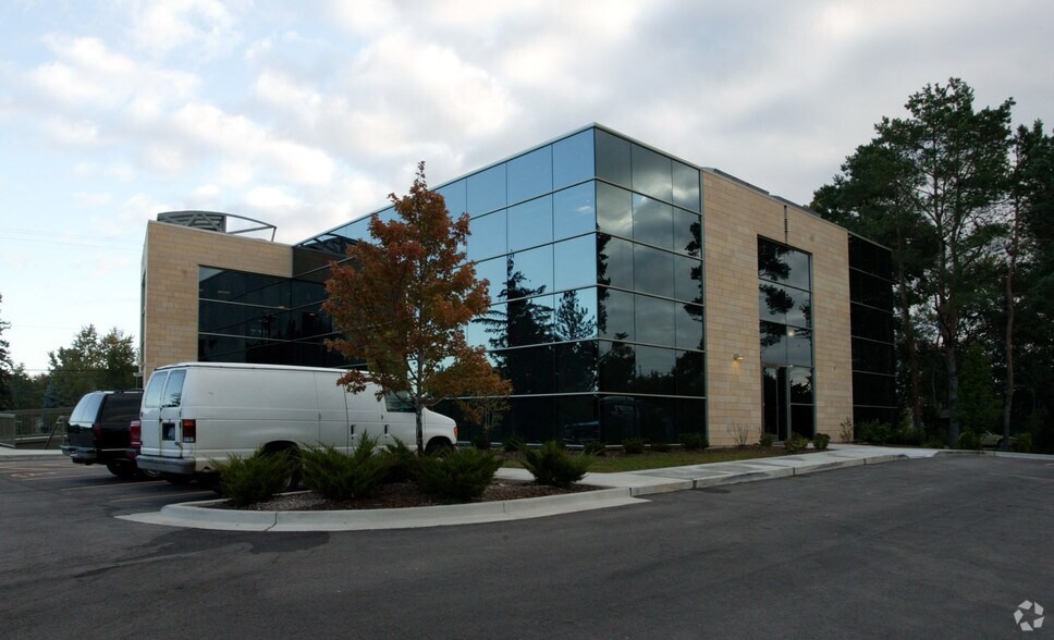 More Photos Of 4940 Cascade Rd SE, Grand Rapids Medical For Lease