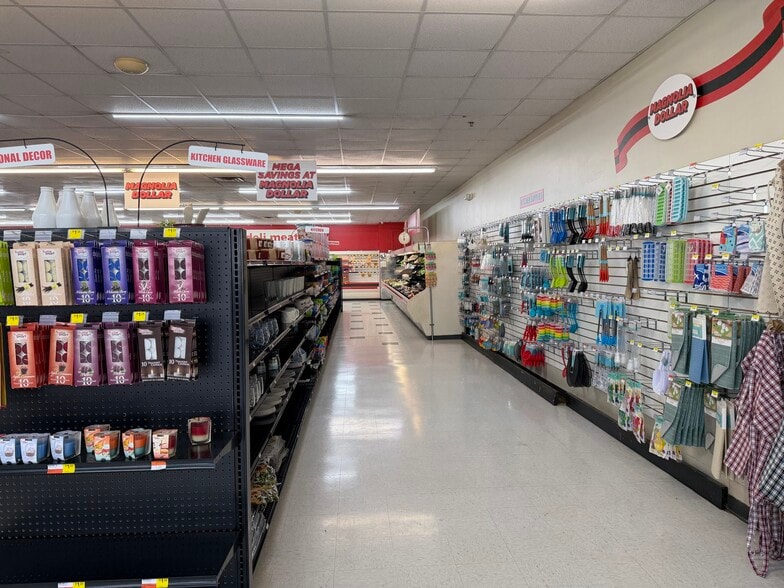 More Photos Of 3850 Holston Dr, Knoxville Supermarket For Lease