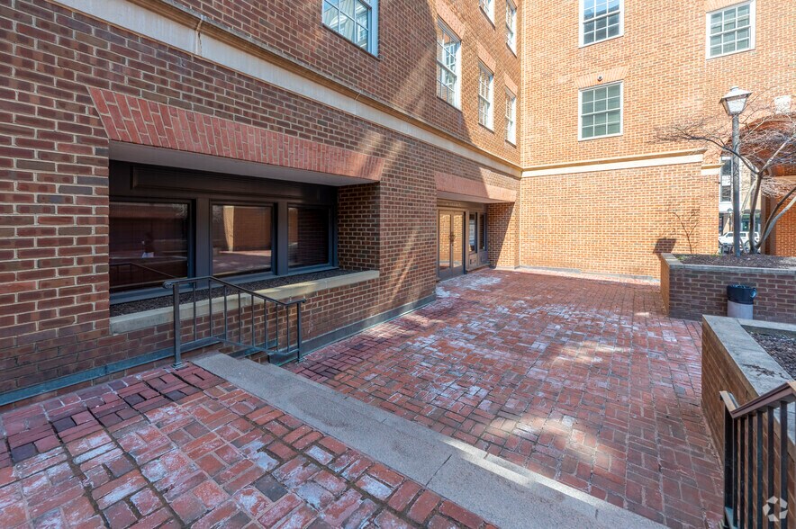 More Photos Of 510-526 King St, Alexandria Office For Lease