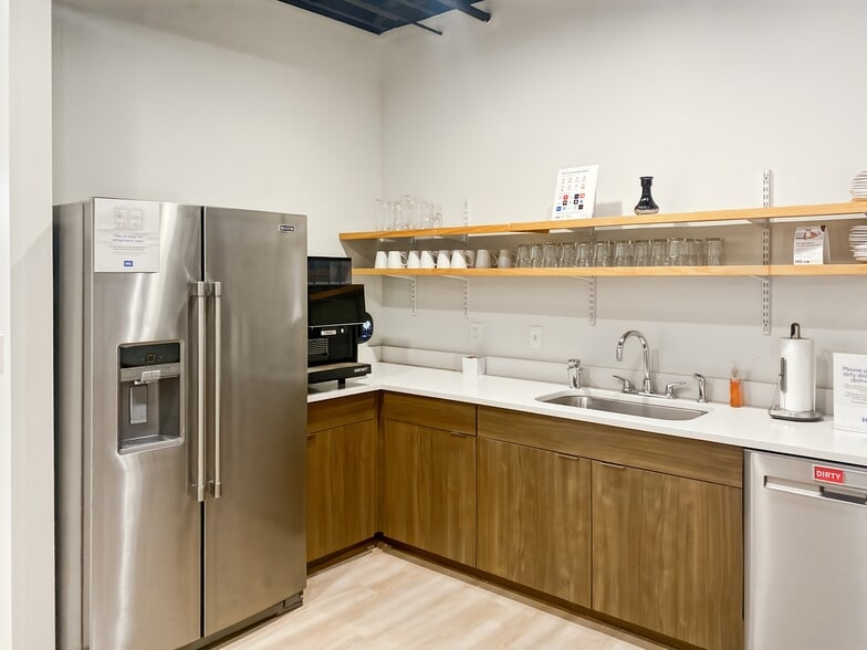 More Photos Of 16102 Chagrin Blvd, Shaker Heights Coworking Space