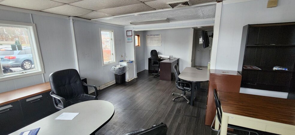 More Photos Of 37 Chase Ave, Waterbury Auto Dealership For Lease