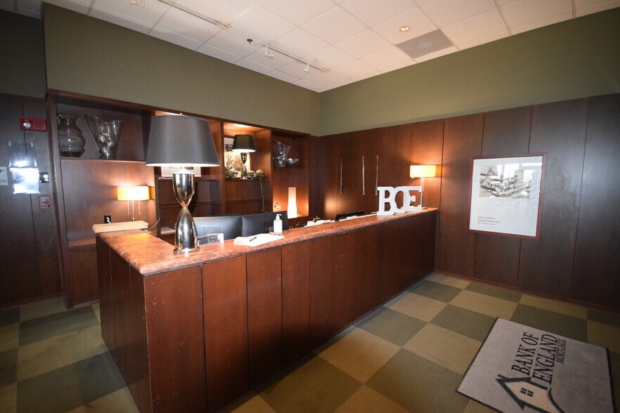 More Photos Of 5 Statehouse Plz, Little Rock Office For Sale