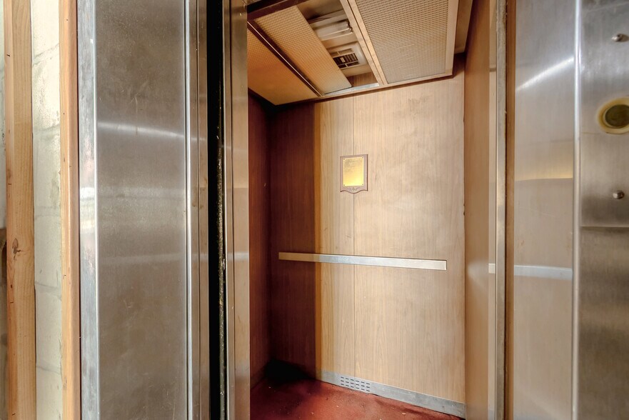 More Photos Of 135 Orange Ave, Daytona Beach Storefront For Sale