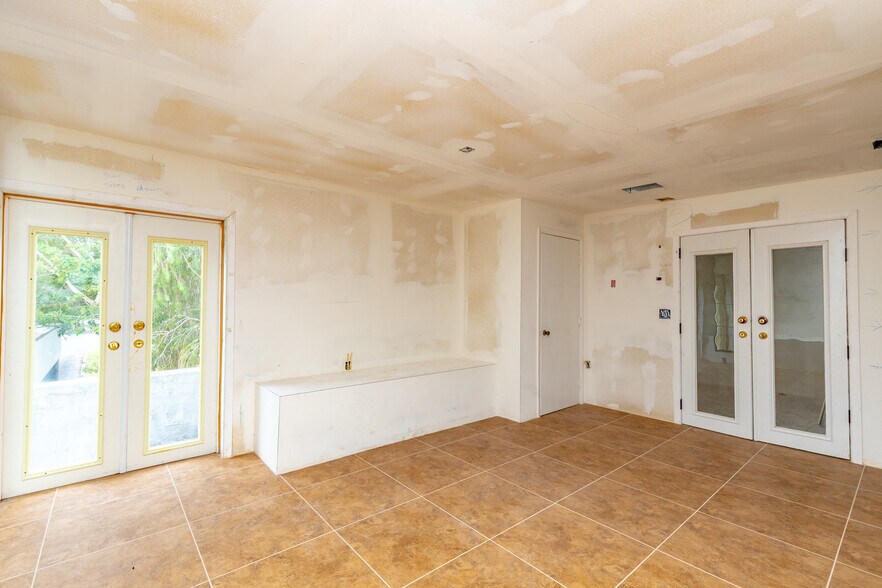 More Photos Of 3800 26th St W, Bradenton Medical For Sale