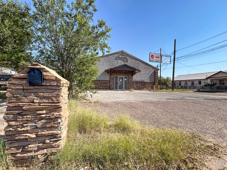 More Photos Of 1401 Guatemozin St, Laredo Warehouse For Sale