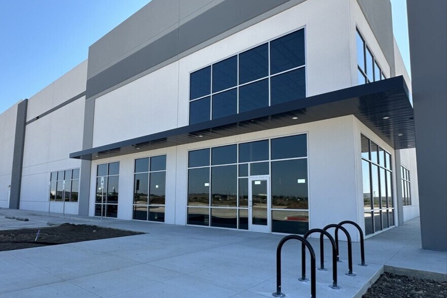 More Photos Of 5390 Freeport Rd, Von Ormy Manufacturing For Sale