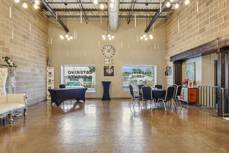 More Photos Of 109-111 S Main St, Irving Restaurant For Sale