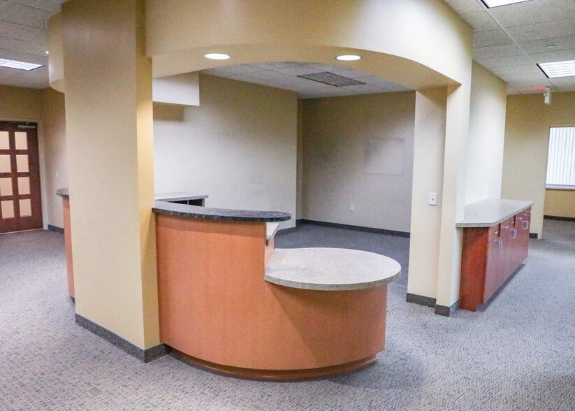 More Photos Of 1605 Heritage Dr, Northfield Office For Lease