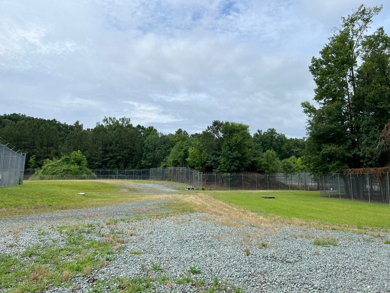 More Photos Of 13117 NC Highway 24/27, Robbins Warehouse For Lease