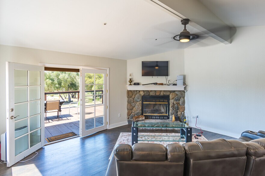 More Photos Of 19191 High Glen Rd, Alpine Specialty For Sale