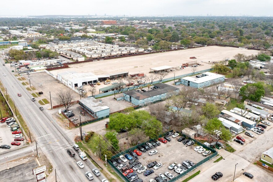 More Photos Of 2133 Shaver St, Pasadena Distribution For Sale