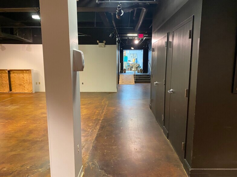 More Photos Of 156 S Main St, High Point General Retail For Lease